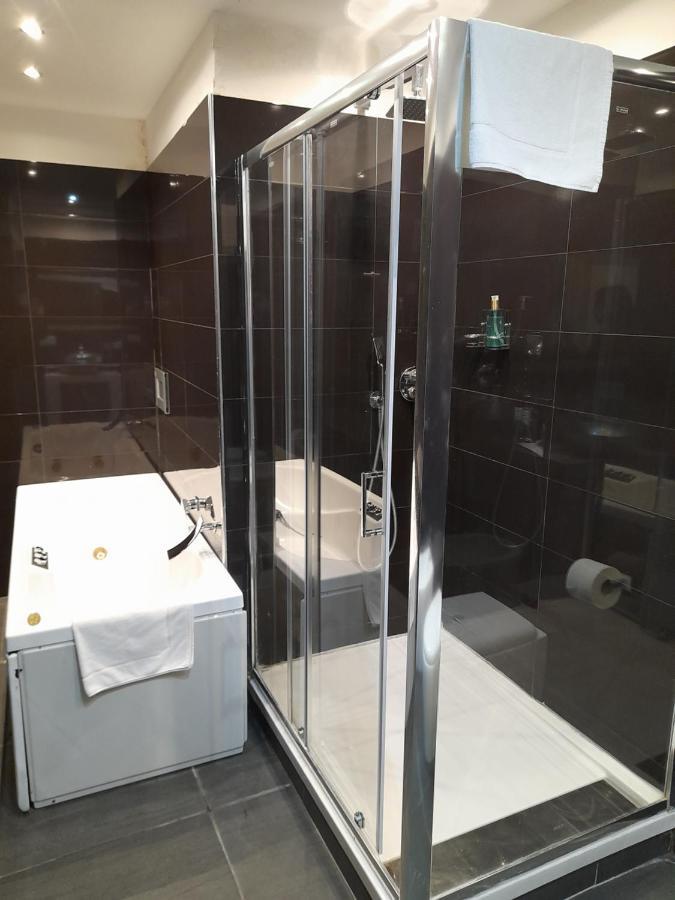 Mayfair Lifestyle Suites By Babylon Stay Naples Luaran gambar