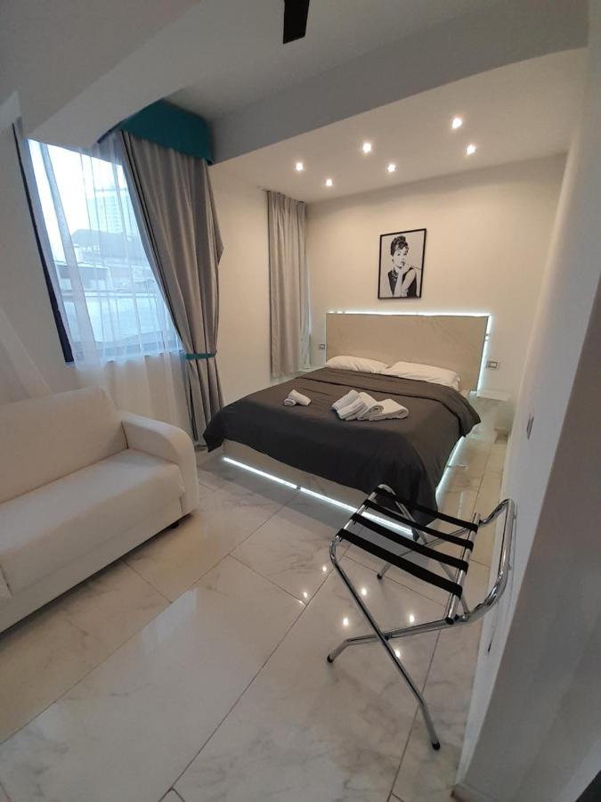 Mayfair Lifestyle Suites By Babylon Stay Naples Luaran gambar